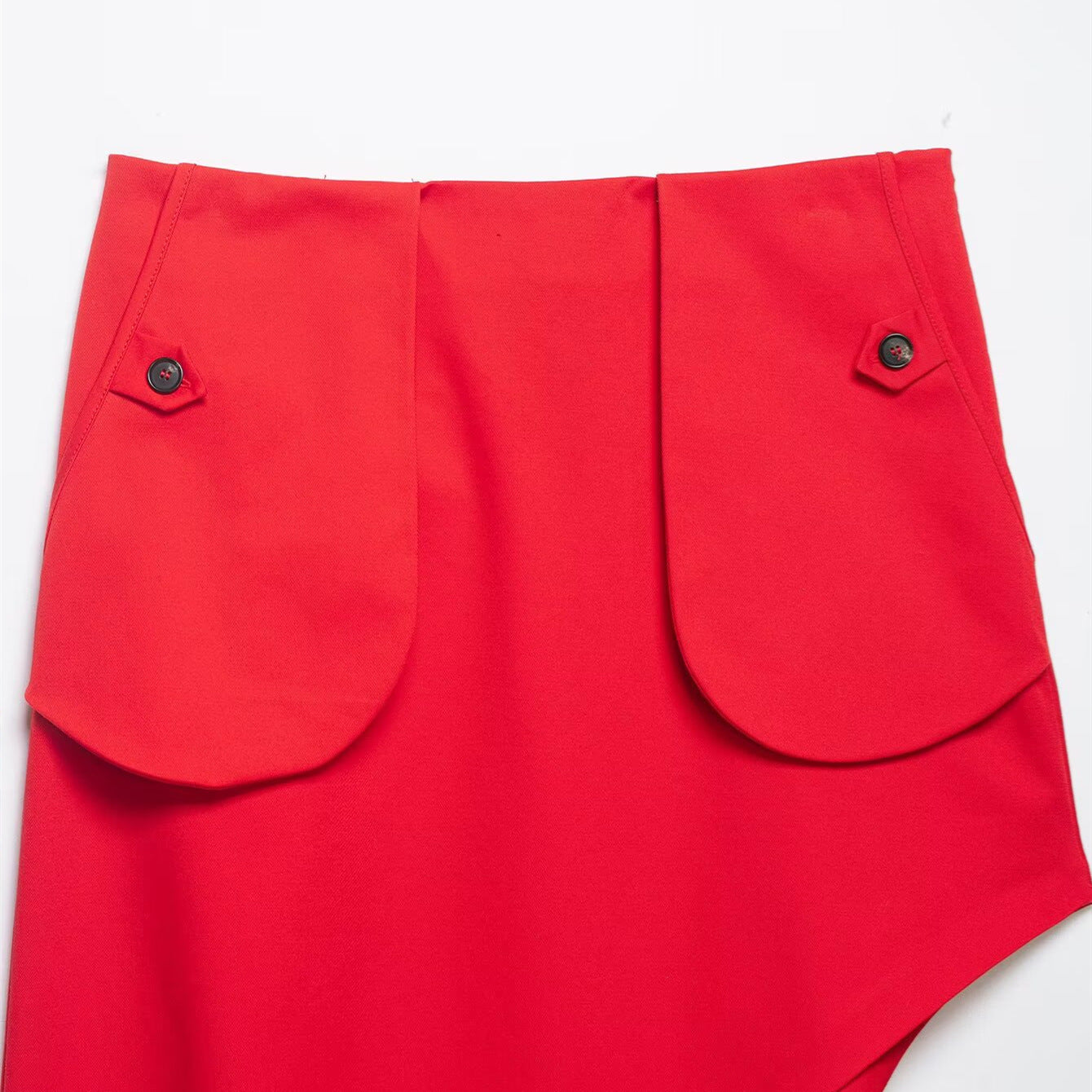 Asymmetric pocket decoration skirt on the street by eprolo
